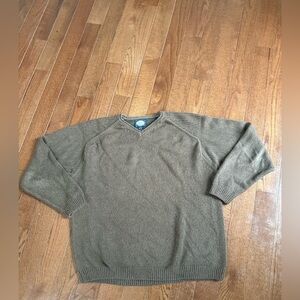Tommy Bahama men’s V-Neck Sweater Brown medium